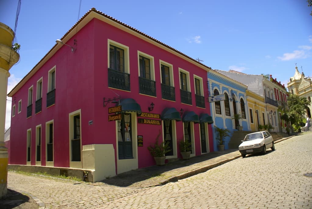 Casario colonial preservado no Centro Histórico de Antonina na Rua XV de Novembro