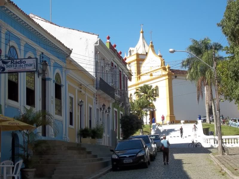 Igreja Matriz de Nossa Senhora do Pilar no topo da colina de Antonina