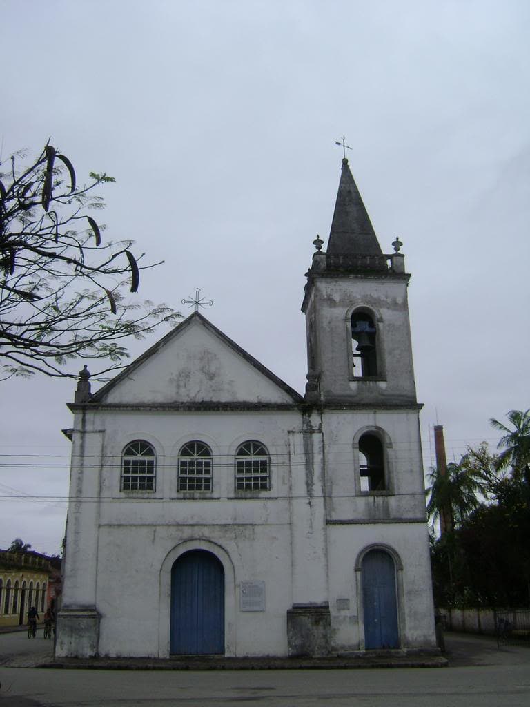 Igreja de São Sebastião no povoado histórico de Porto de Cima em Morretes