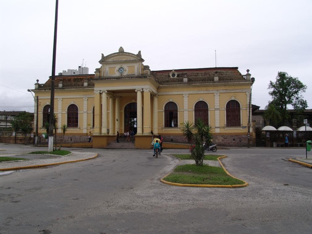 Palácio Visconde de Nácar, exemplar neoclássico do século XIX em Paranaguá